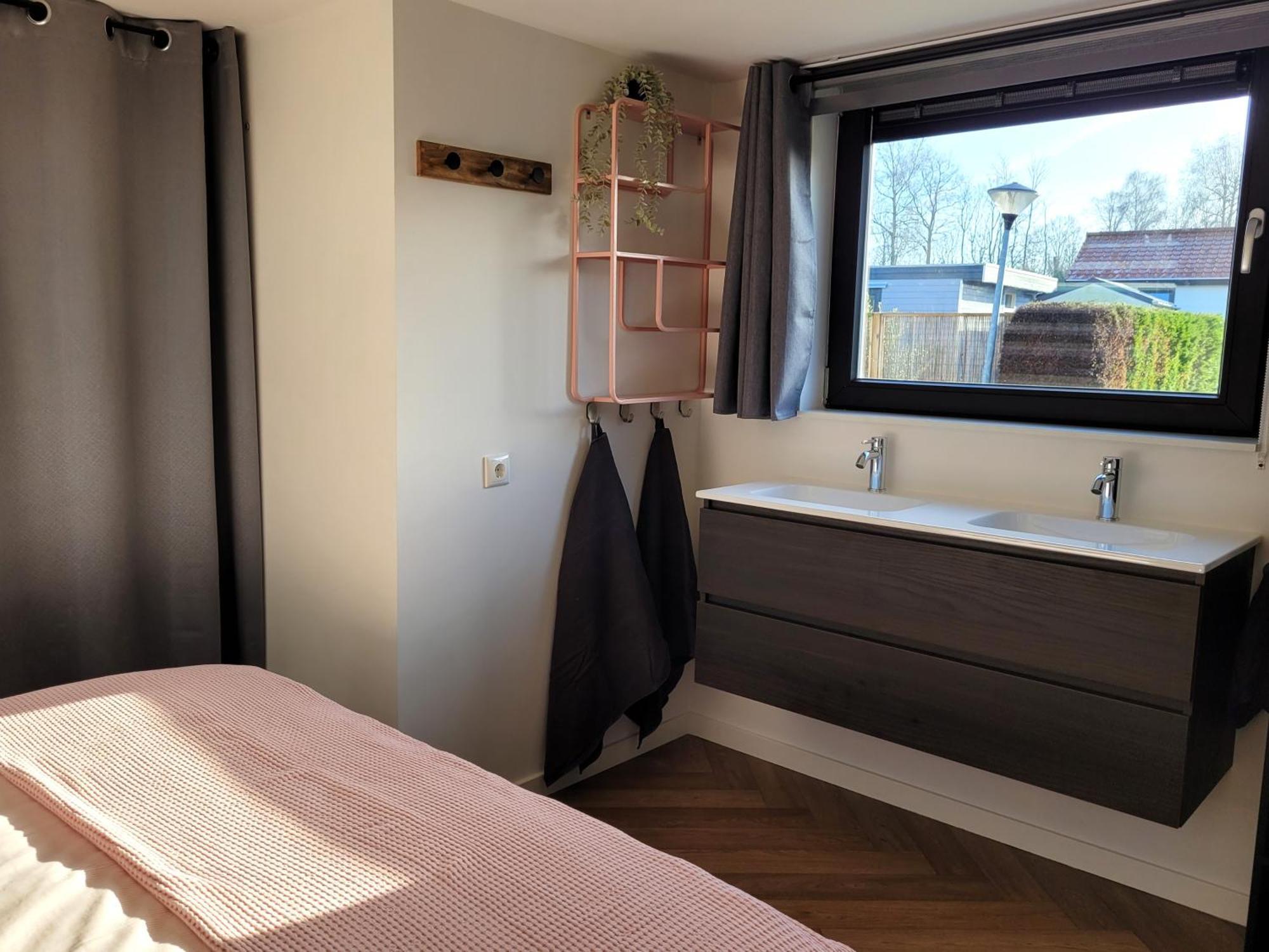 Tiny Zen House In Heinkenszand With Private Sauna, Airco, Outdoor Swimming Pool, Wifi And 2 Bedrooms Exterior photo